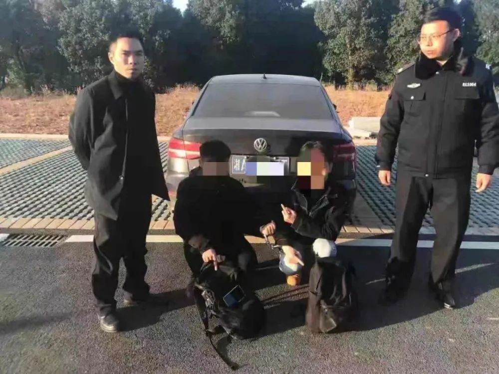 兩男子冒充銀行工作人員上門辦理信用卡和POS機(jī)，結(jié)果…(圖3)