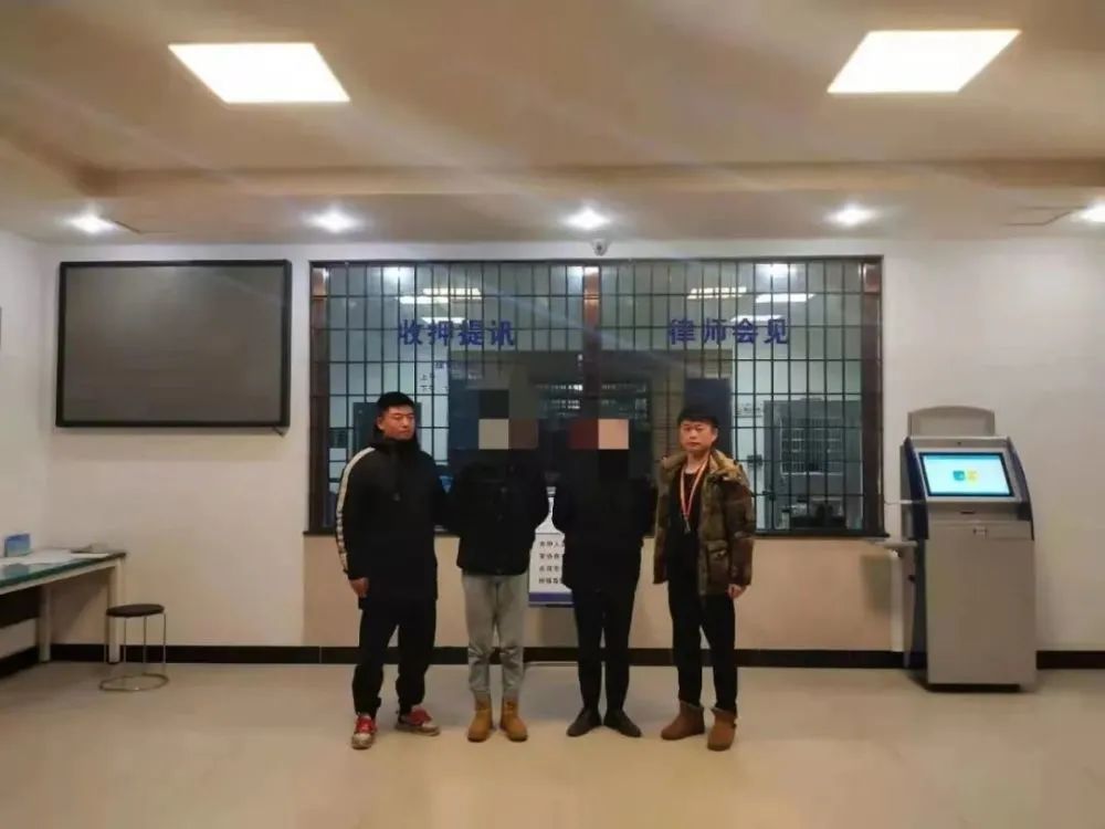 兩男子冒充銀行工作人員上門辦理信用卡和POS機(jī)，結(jié)果…(圖4)