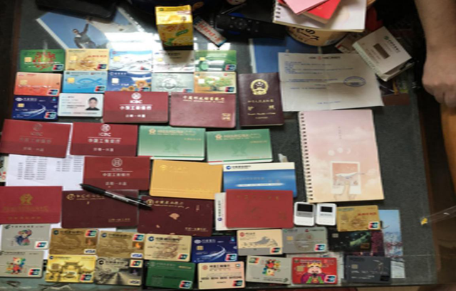 涉案金額50億！內(nèi)蒙古警方偵破一起“跑分”洗錢案...涉案POS機40部、銀行卡1000余張...(圖4)